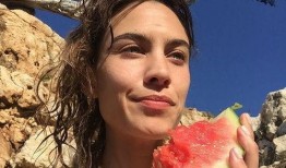 娱乐圈吃瓜中秋,明星们如何“吃瓜”度佳节